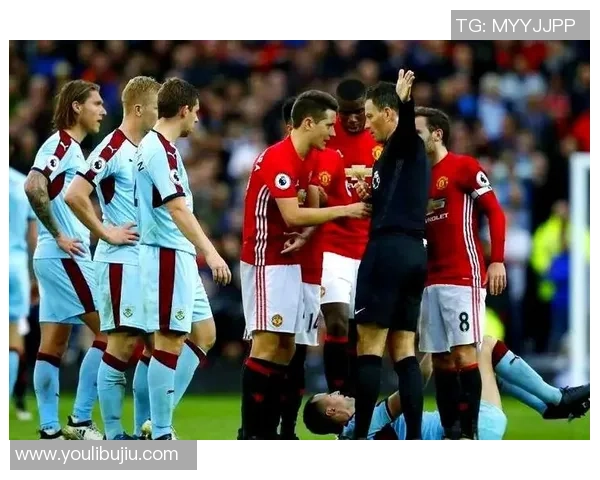 英超激战巴萨狂胜热刺五球引发争议判罚全场沸腾