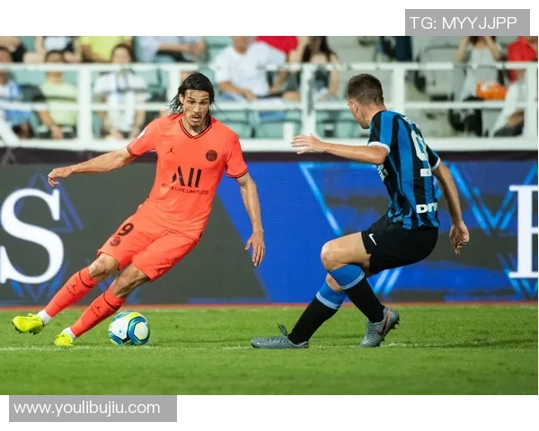 友谊赛精彩对决巴黎圣日耳曼险胜曼联红牌事件引发全场热议