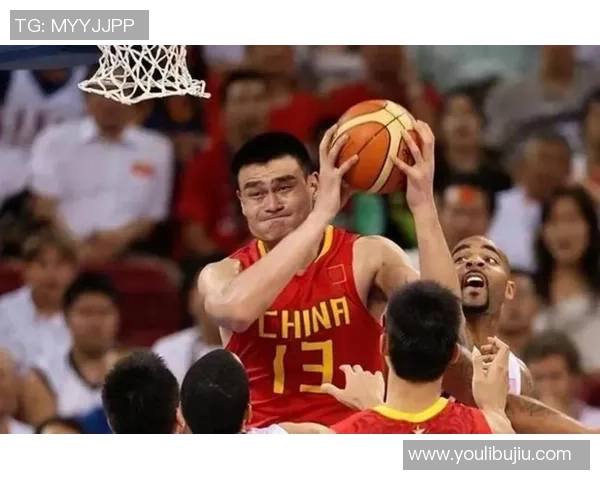 姚明因违反联盟规定遭遇禁赛与罚款引发球迷热议