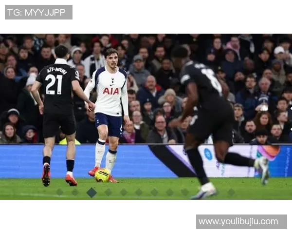 曼城友谊赛小胜热刺红牌事件引发全场热议与争议