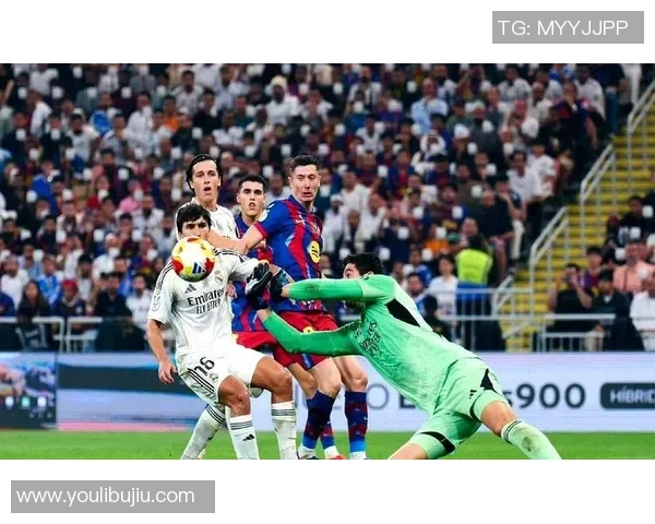 足总杯惊天逆转巴黎圣日耳曼6比2战胜巴萨红牌争议引发全场热议