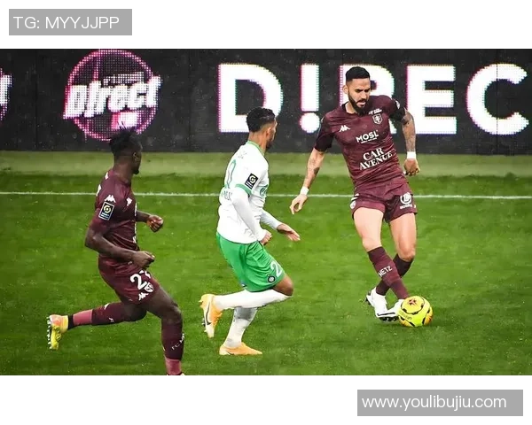 国王杯精彩对决巴黎圣日耳曼大胜里昂引发争议判罚与神扑瞬间 国王杯精彩对决巴黎圣日耳曼大胜里昂引发争议判罚与神扑瞬间