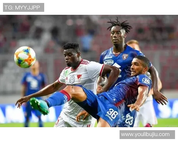 西甲精彩对决AC米兰大胜拜仁乌龙球引发争议判罚全场沸腾